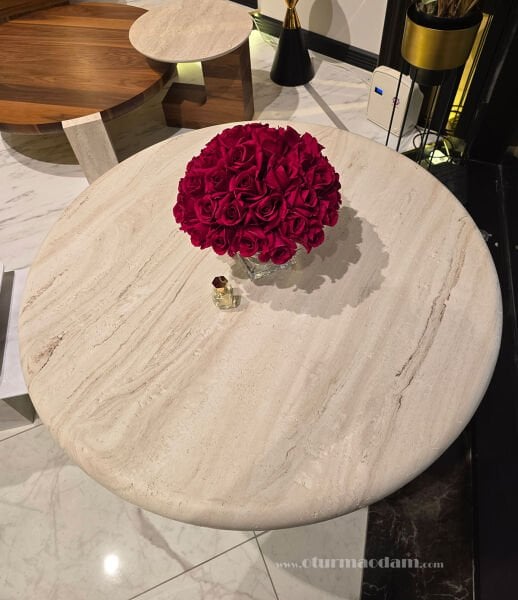 Yuvarlak Traverten Masa