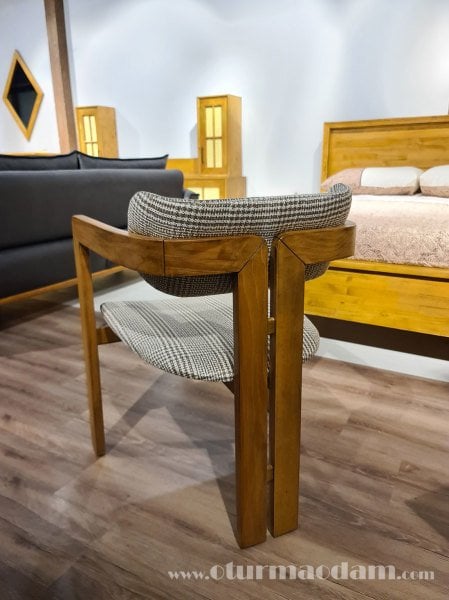 Hazar Kollu Sandalye