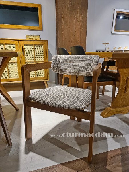 Hazar Kollu Sandalye