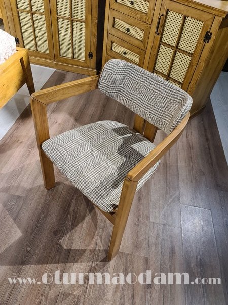 Hazar Kollu Sandalye