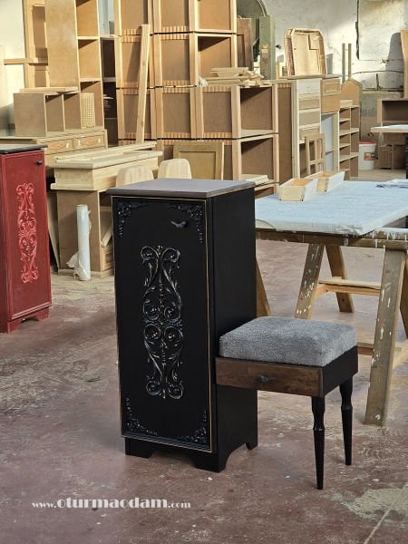 Siyah Puflu Ayakkabılık