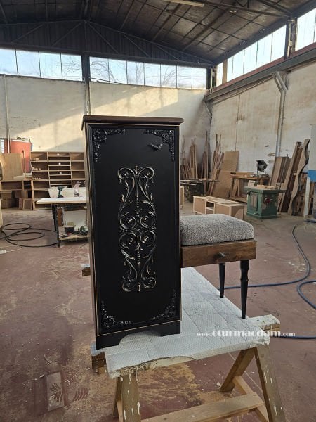 Siyah Puflu Ayakkabılık