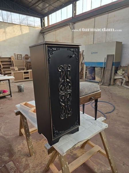 Siyah Puflu Ayakkabılık