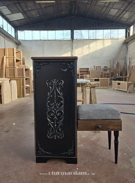 Siyah Puflu Ayakkabılık