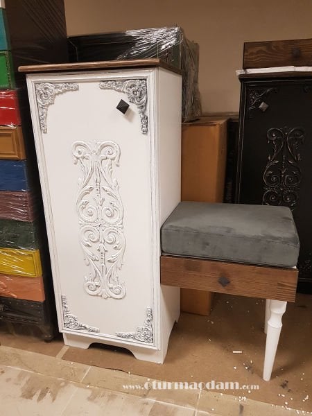 Beyaz Puflu Ayakkabılık