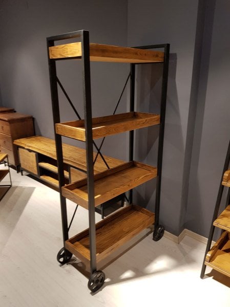 Tekerlekli Kitaplık