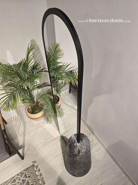 Taş Ayaklı Boy Aynası