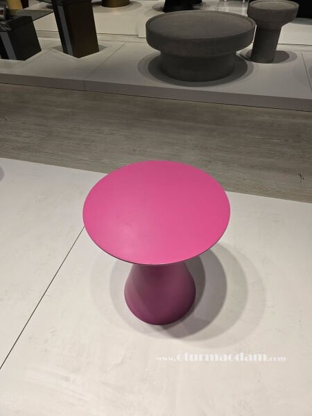 Pembe Yan Sehpa