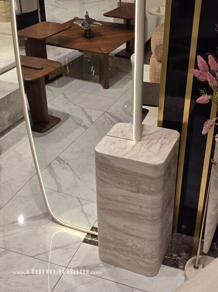 Traverten Ayaklı Ayna