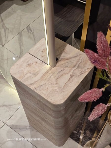 Traverten Ayaklı Ayna