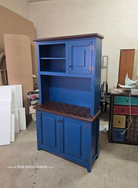 Mavi Kahve Dolabı